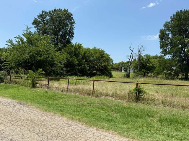 381A Paddock Drive, Mabank, TX 75156