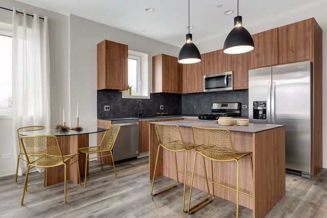 790 E Irving Park Road 3E, Roselle, IL 60172