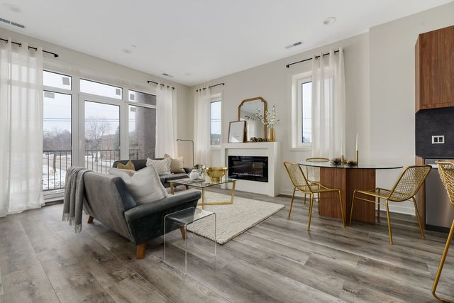 790 E Irving Park Road 3E, Roselle, IL 60172