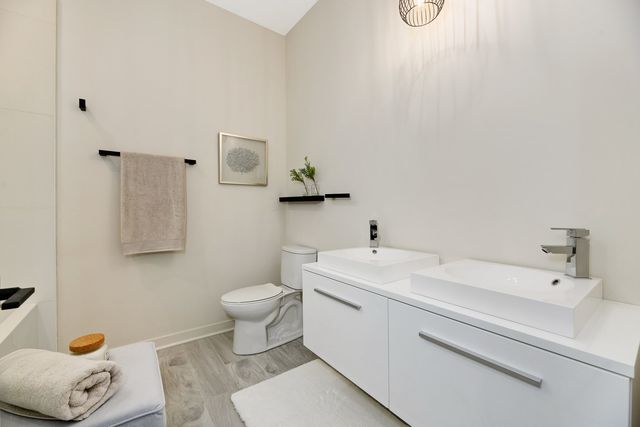 790 E Irving Park Road 3E, Roselle, IL 60172