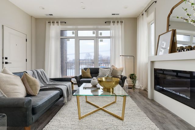 790 E Irving Park Road 3E, Roselle, IL 60172