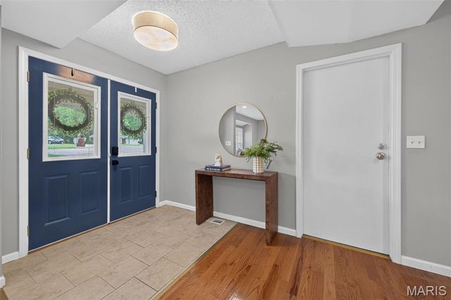 5738 Lost Brook Court, Oakville, MO 63129
