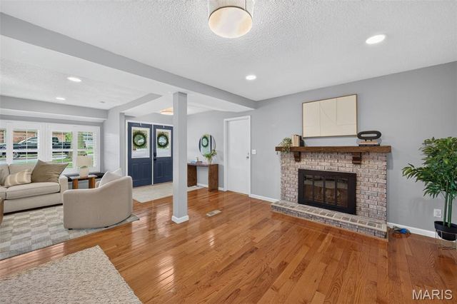 5738 Lost Brook Court, Oakville, MO 63129