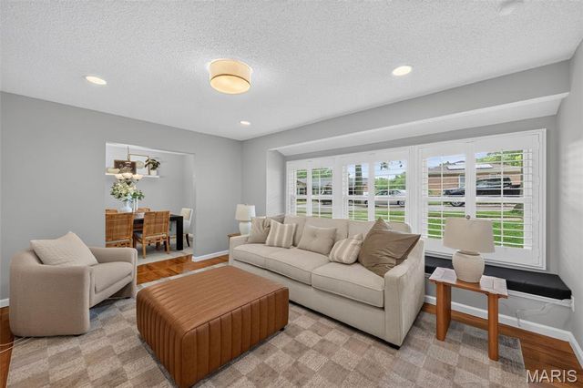 5738 Lost Brook Court, Oakville, MO 63129