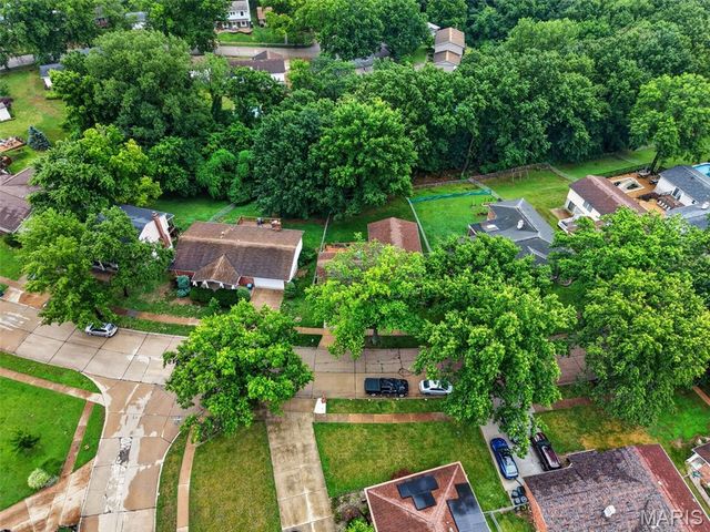 5738 Lost Brook Court, Oakville, MO 63129