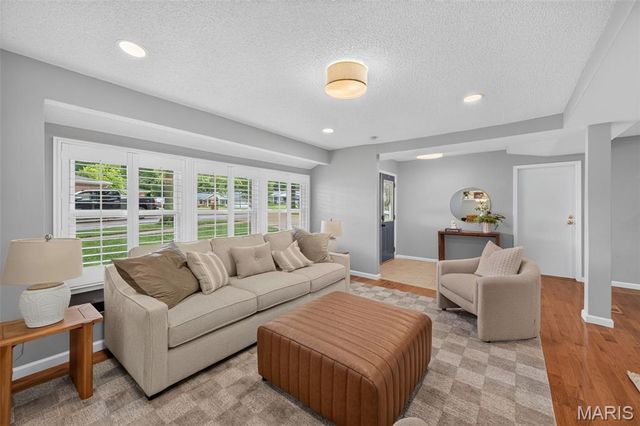 5738 Lost Brook Court, Oakville, MO 63129