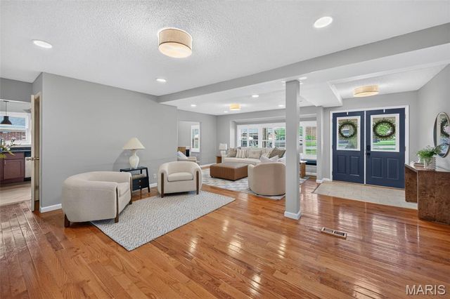 5738 Lost Brook Court, Oakville, MO 63129