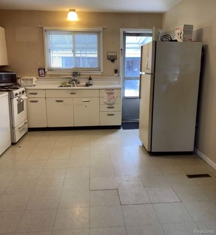 4704 Jackson Street, Dearborn Heights, MI 48125