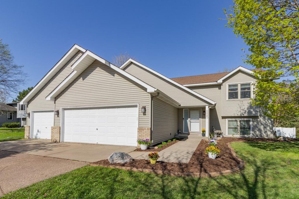 13968 Yosemite Avenue S, Savage, MN 55378