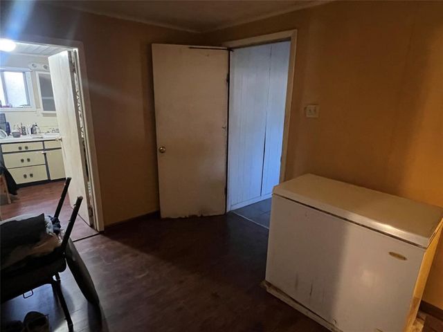 109 W Crockett ST, Giddings, TX 78942