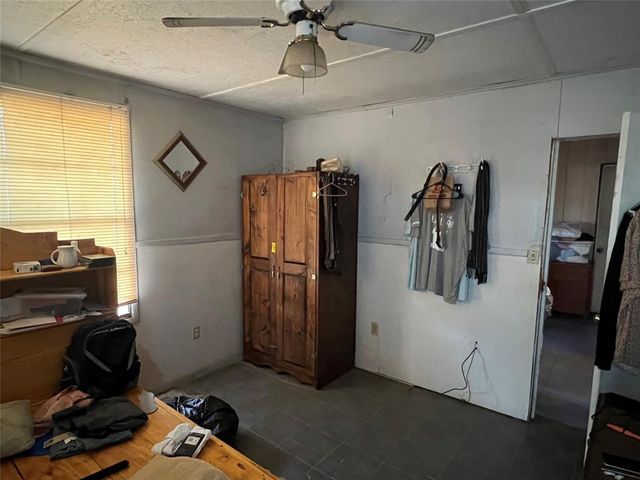 109 W Crockett ST, Giddings, TX 78942