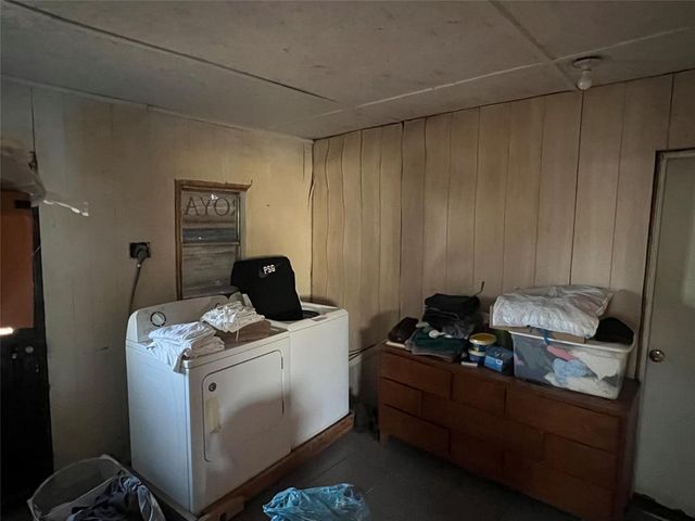 109 W Crockett ST, Giddings, TX 78942