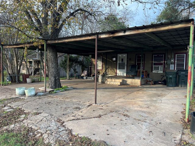 109 W Crockett ST, Giddings, TX 78942