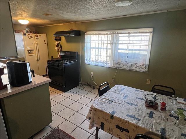 109 W Crockett ST, Giddings, TX 78942