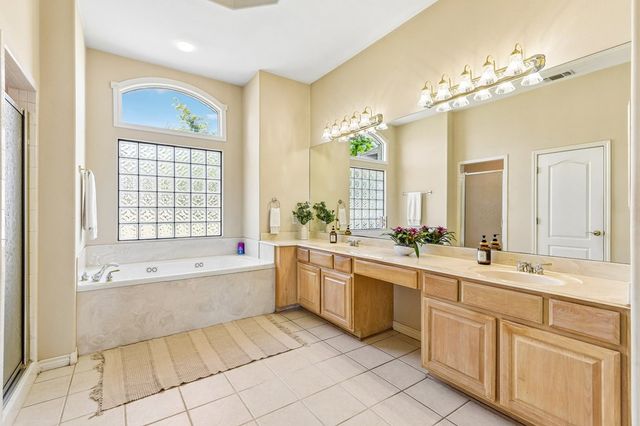 134 Holly Dr, Kerrville, TX 78028