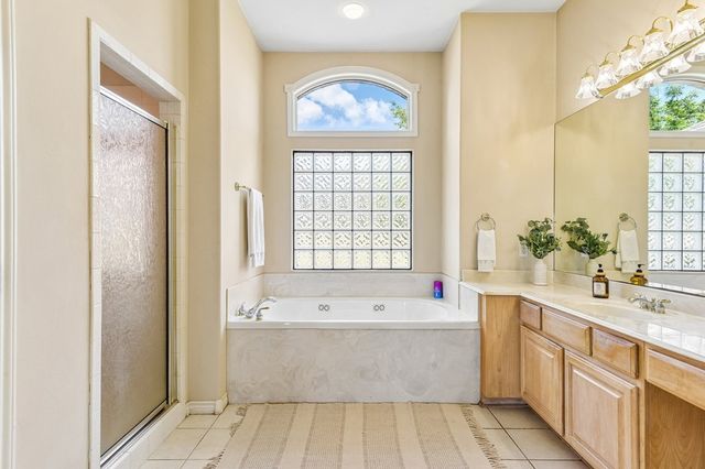 134 Holly Dr, Kerrville, TX 78028