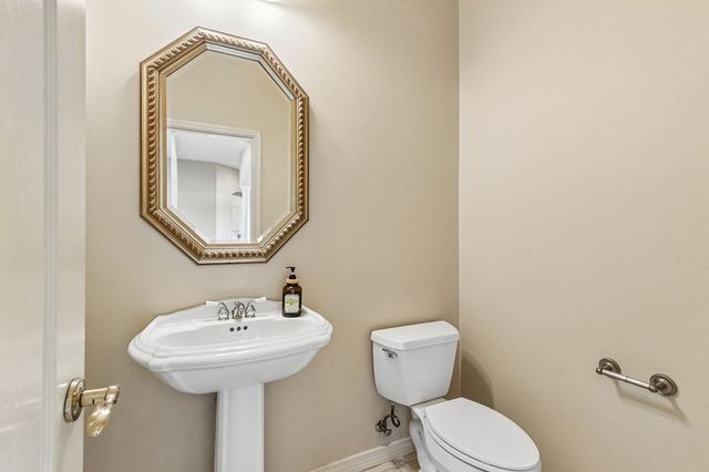 134 Holly Dr, Kerrville, TX 78028