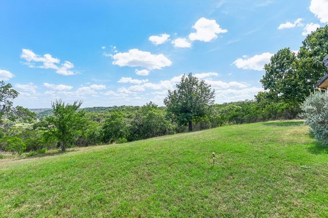 134 Holly Dr, Kerrville, TX 78028