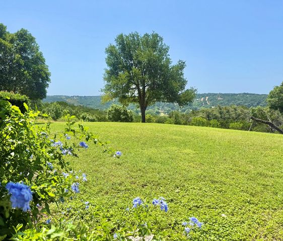 134 Holly Dr, Kerrville, TX 78028