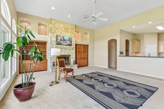 134 Holly Dr, Kerrville, TX 78028