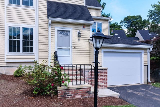 29 Oak Knoll Dr. 29, North Attleboro, MA 02760