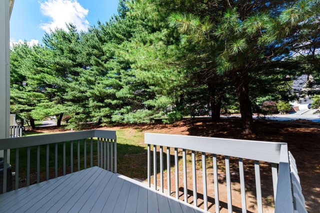 29 Oak Knoll Dr. 29, North Attleboro, MA 02760
