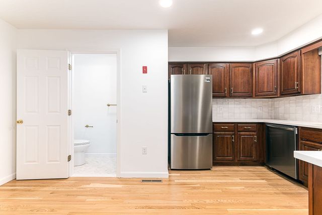 29 Oak Knoll Dr. 29, North Attleboro, MA 02760