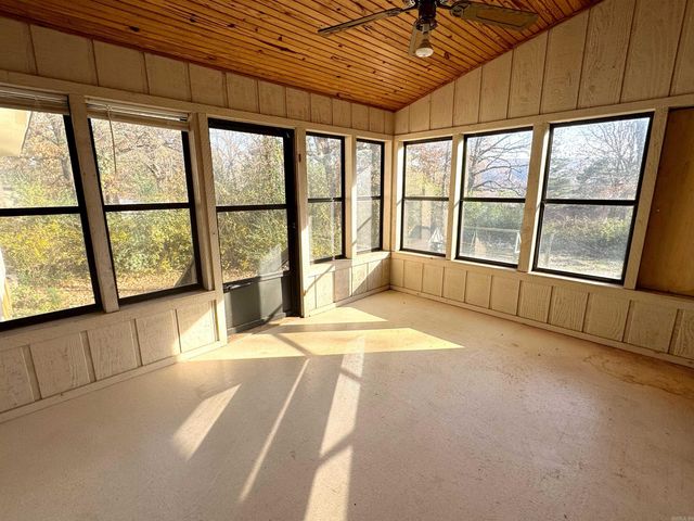 908 Oak Street, Mountain View, AR 72560