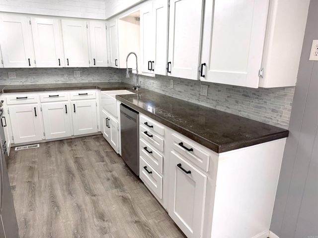 908 Oak Street, Mountain View, AR 72560