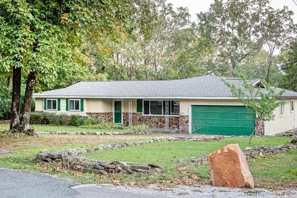 908 Oak Street, Mountain View, AR 72560