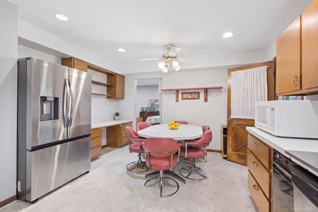 17W467 Portsmouth Drive, Darien, IL 60561