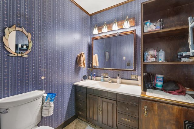 17W467 Portsmouth Drive, Darien, IL 60561