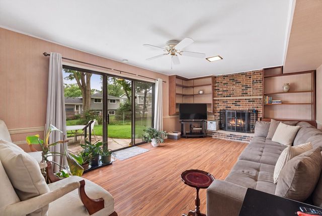 17W467 Portsmouth Drive, Darien, IL 60561