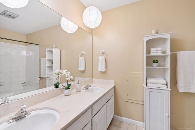 17W467 Portsmouth Drive, Darien, IL 60561