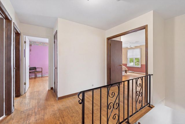 17W467 Portsmouth Drive, Darien, IL 60561