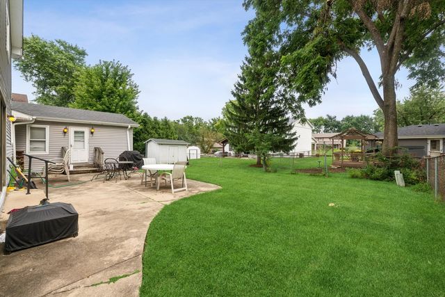 17W467 Portsmouth Drive, Darien, IL 60561