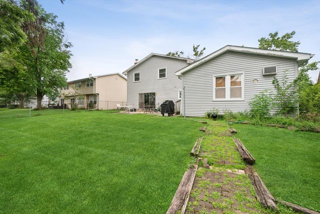 17W467 Portsmouth Drive, Darien, IL 60561