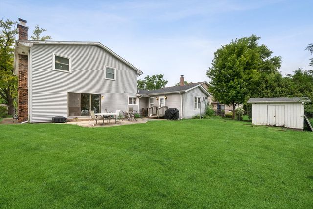 17W467 Portsmouth Drive, Darien, IL 60561