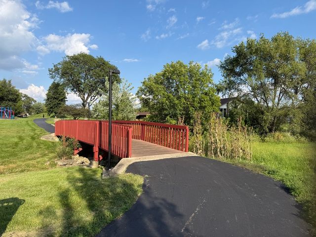 17W467 Portsmouth Drive, Darien, IL 60561