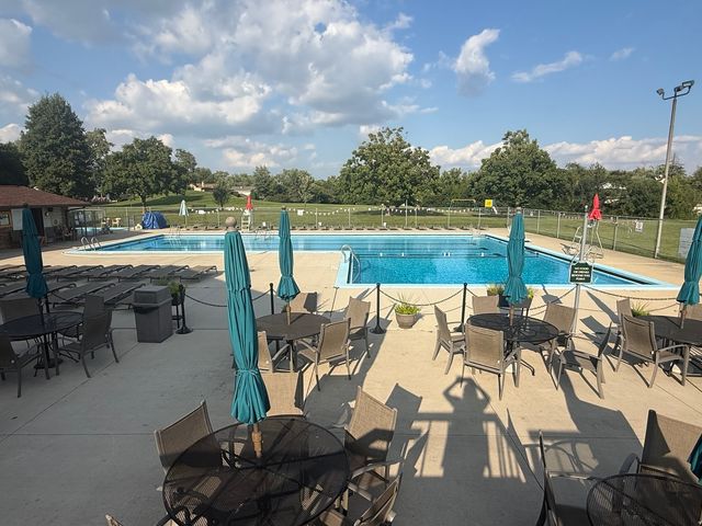 17W467 Portsmouth Drive, Darien, IL 60561