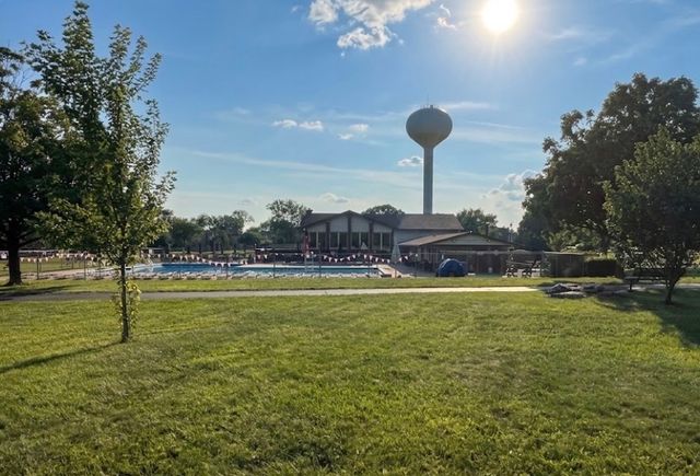 17W467 Portsmouth Drive, Darien, IL 60561