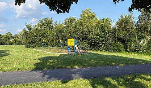 17W467 Portsmouth Drive, Darien, IL 60561