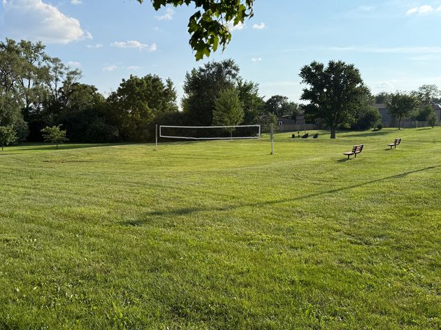 17W467 Portsmouth Drive, Darien, IL 60561