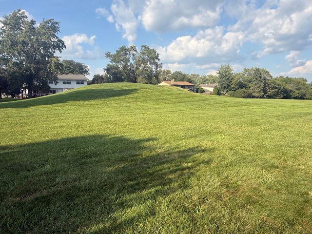 17W467 Portsmouth Drive, Darien, IL 60561