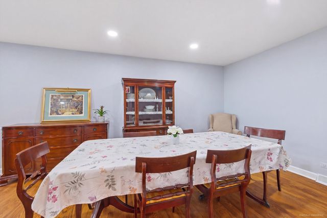 17W467 Portsmouth Drive, Darien, IL 60561