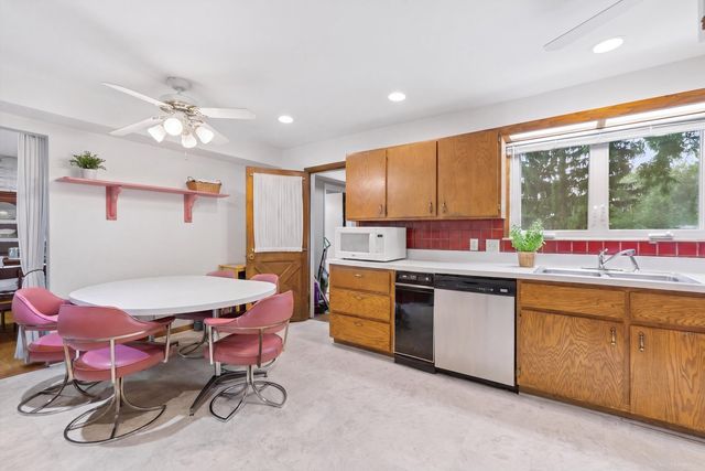 17W467 Portsmouth Drive, Darien, IL 60561