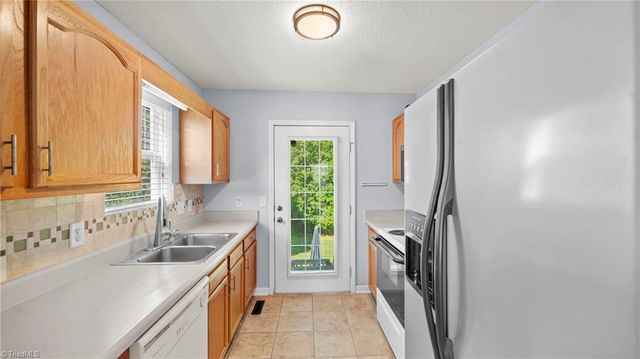 1743 Willa Place Drive, Kernersville, NC 27284