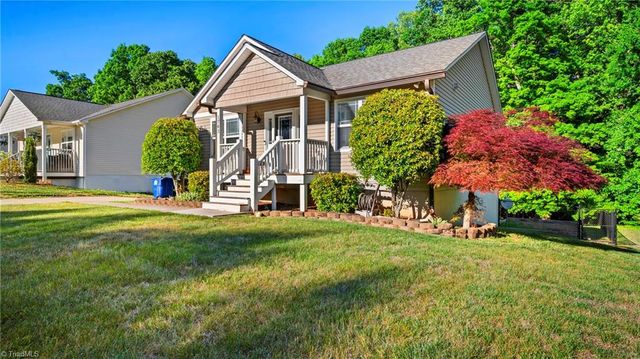 1743 Willa Place Drive, Kernersville, NC 27284