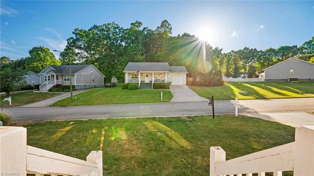 1743 Willa Place Drive, Kernersville, NC 27284