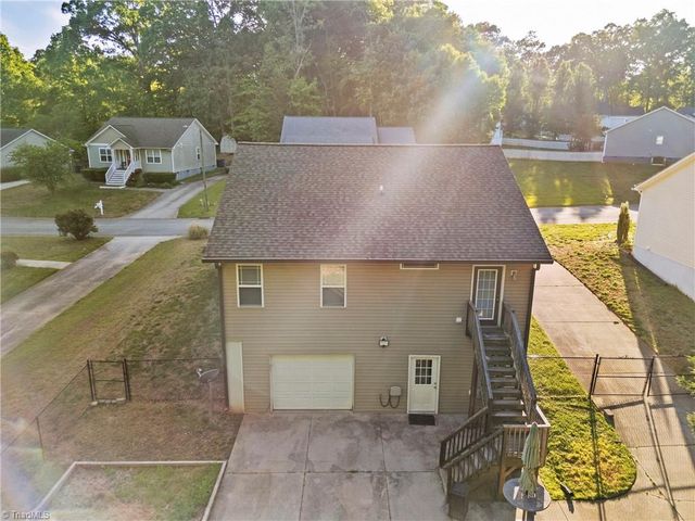 1743 Willa Place Drive, Kernersville, NC 27284